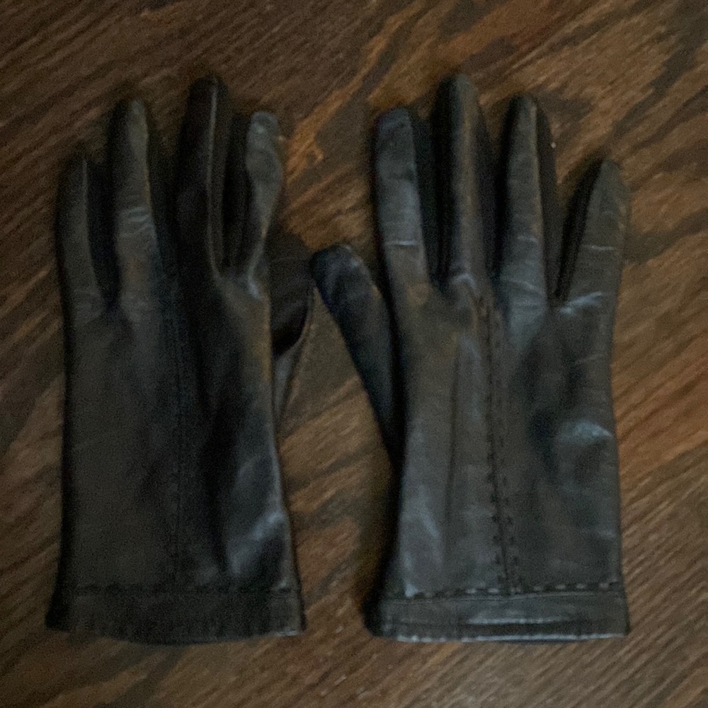 Leather gloves